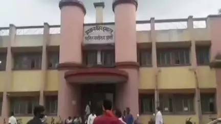 आर्णी: लोणबेहळ येथे रुग्णांसोबत उद्धट वागणाऱ्या डॉक्टर वर कारवाई करा; निवेदनातून केली मागणी
