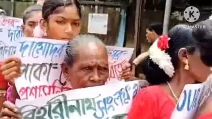 বাঁকুড়া ১: দামোদর বিহারীনাথ সেতু বন্ধন কমিটি তরফে পাকা সেতুর দাবি নিয়ে বাঁকুড়ায় অবস্থান বিক্ষোভ ও ডেপুটেশন কর্মসূচি