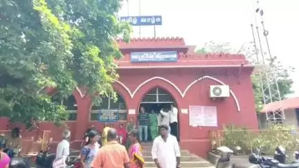 திருவண்ணாமலை: மலையடிவாரத்தில் உள்ள குடியிருப்பு வாசிகள் தங்களது தரப்பு நியாயத்தையும் கேட்டு உரிய பதில் அளிக்க தாசில்தாரிடம் மனு