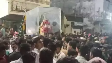 बाळापूर: शहरात मोहरम विसर्जन मिरवणूकीत मुसळधार पाऊस; मिरवणुकीत ७ मौला सहभागी, ठिक ठिकाणी पोलिसांचा चोख बंदोबस्त