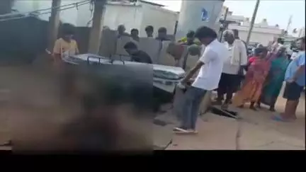 ಚಿಕ್ಕಬಳ್ಳಾಪುರ: ಮಂಚನಬಲೆಯಲ್ಲಿ ಮದುವೆಗೆ ನಿರಾಕರಿಸಿದ ಯುವತಿ ಮೇಲೆ ಆಸಿಡ್ ದಾಳಿ, ಪೆಟ್ರೋಲ್ ಸುರಿದುಕೊಂಡು ವ್ಯಕ್ತಿ ಆತ್ಮಹತ್ಯೆಗೆ ಯತ್ನ