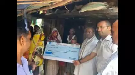 फतेेहपुर: मुख्यमंत्री सहायता योजना बनी संबल, निंदूरा क्षेत्र में विधायक ने पीड़ित परिवारों को 4-4 लाख के चेक सौंपे