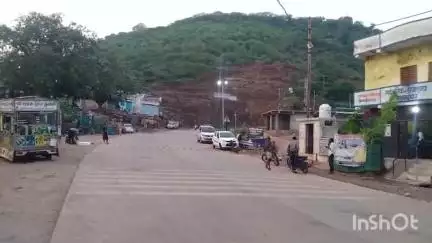 सिंगोली: रतनगढ़-आलोरी गढ़वाड़ा मार्ग पर खतरनाक गड्ढा, राहगीरों के लिए जानलेवा साबित हो सकता है