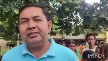 तोपचांची: तोपचांची में उड़द बीज वितरण की व्यवस्था पर किसानों ने जताई नाराज़गी, प्रखंड प्रमुख आनंद महतो ने दी जानकारी