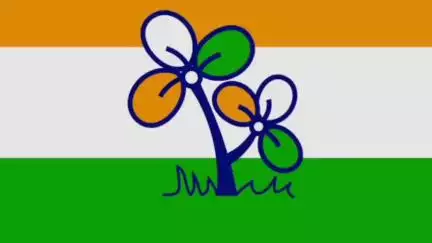 মুর্শিদাবাদ জিয়াগঞ্জ: ২১শে জুলাই শহীদস্মরণে ধর্মতলাচলো এইউদ্দেশ্যে জিয়াগঞ্জ আজিমগঞ্জ পৌরসভা এলাকায় প্রচারে তৃণমূল নেত্রী সাওনি সিংহ রায়