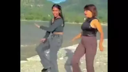 हरिद्वार: नील धारा क्षेत्र में गंगा किनारे दो युवतियों ने फिल्मी गानों पर बनाई आपत्तिजनक रील, वीडियो हुआ वायरल