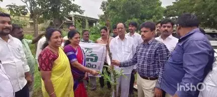 నడికూడ ఎంపీడీవో కార్యాలయంలో ఇళ్ల నిర్మాణంపై అధికారులతో ఎమ్మెల్యే ప్రకాశ్ రెడ్డి సమీక్ష సమావేశం