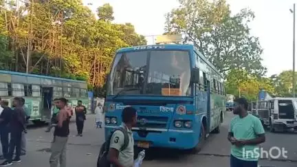 কোচবিহার ১: হেলমেট পরে বাম সংগঠনের ডাকা বন্ধের মধ্যে যাত্রী পরিষেবা দিচ্ছে NBSTC