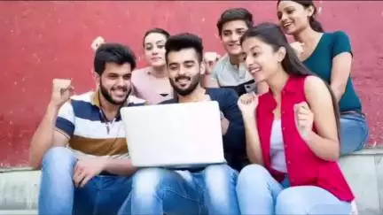 नालंदा जिला युवा कांग्रेस के अध्यक्ष विवेकानंद पासवान प्रेस कॉन्फ्रेंस किया 19 जुलाई को 10 से 15 हजार युवा नौकरी मिलेगा।