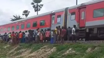 जगदीशपुर: भागलपुर-दुमका रेलखंड पर वारसलीगंज के पास ट्रेन से कटकर युवक की मौत