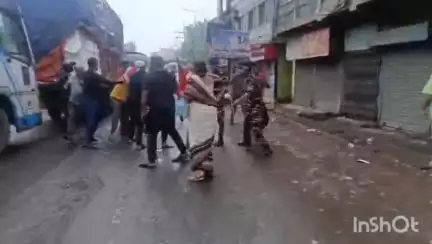 ডোমজুড়: হাওড়া ডোমজুড়ে বন্ধ সমর্থনকারী ওপরে পুলিশের লাঠিচার্জ