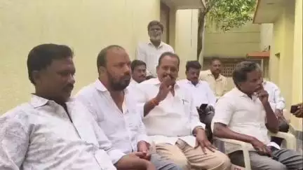 జగన్ పర్యటనకు వెళ్లకుండా చిత్తూరు వైసిపి నాయకుల అడ్డగింత