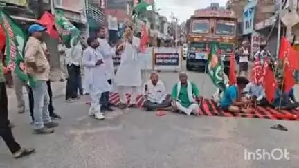 अरवल: अरवल में INDIA गठबंधन का बिहार बंद असरदार, एनएच-139 और 110 पर चक्का जाम; आवागमन ठप