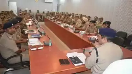 अकबरपुर: पुलिस अधीक्षक ने माती पुलिस लाइन सभागार में अपराध गोष्ठी आयोजित कर की अपराध नियंत्रण व कानून व्यवस्था की समीक्षा