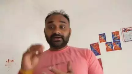 धर्म जाति की लड़ाई में विदेशी बैंक जीत गए हमारा देश कर्ज में डूब रहा दुनिया के छोटे छोटे देश हमसे आगे निकल गए।। बहिष्कार