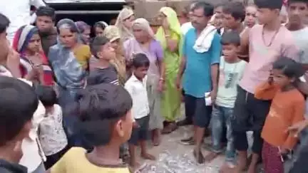 सागर: ग्राम गिरवर में शराबबंदी के लिए महिलाओं का मोर्चा, कहा- शराब बिकना बंद नहीं हुआ तो जान दे देंगे!