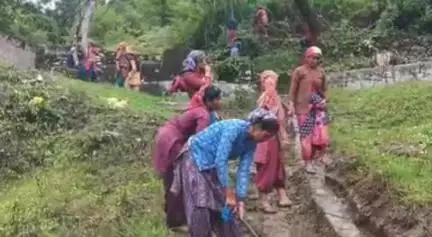 नंदप्रयाग: शरणाचांई में राष्ट्रीय ग्रामीण आजीविका मिशन के तहत समूह की महिलाओं ने स्वच्छता बनाए रखने की अपील की
