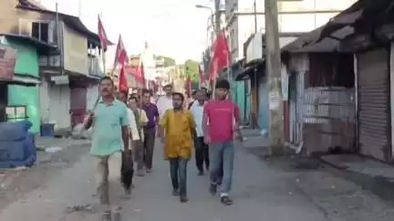 তুফানগঞ্জ ১: সর্বভারতীয় শ্রমিক সংগঠনগুলির ডাকে ভারত বন্ধের সমর্থনে CPI(M)র মিছিল ও TMC র পাল্টা মিছিলে উত্তপ্ত তুফানগঞ্জ শহর