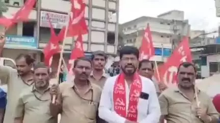 పటాన్​​చెరు: జిన్నారం మండలం బొల్లారం మున్సిపాలిటీలో సిఐటియు ఆధ్వర్యంలో సమ్మె :  సీఐటీయు రాష్ట్ర నాయకులు రాజయ్య