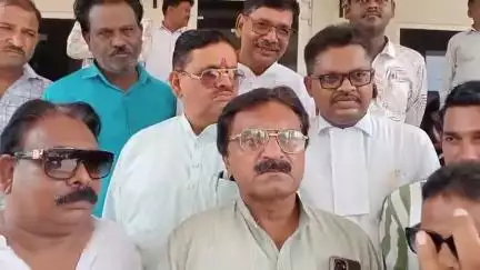 झांसी मेडिकल कॉलेज में  67% पद खाली फिर भी सरकार कह रही हैं  बुंदेलखंड में विकास की गंगा हैं। धिक्कार हैं सरकार पर।