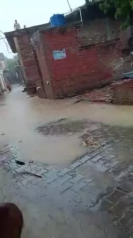 विरोधी की नाली सफ़ाई न होने के कारण हर समय भरी रहती हैं
