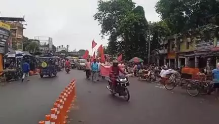 গড়বেতা ৩: দেশব্যাপী সাধারণ ধর্মঘট চন্দ্রকোনা রোডে তারই সমর্থনে মিছিল CPIM এর