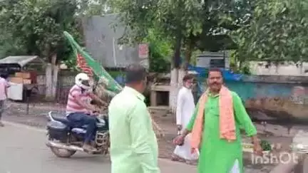 बांका: मतदाता पुनरीक्षण के विरोध में इंडिया गठबंधन ने शहर के गांधी चौक पर किया चक्का जाम