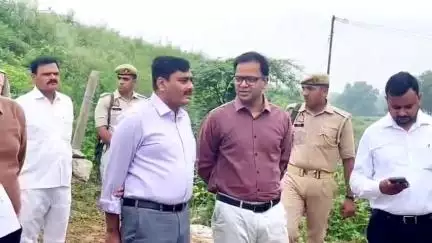 शिकोहाबाद: ग्राम पंचायत रूपसपुर में नोडल अधिकारी और डीएम पहुंचे, सिरसानदी तटबंधों पर लगाए पौधे, 46 लाख पौधे लगाने का लक्ष्य