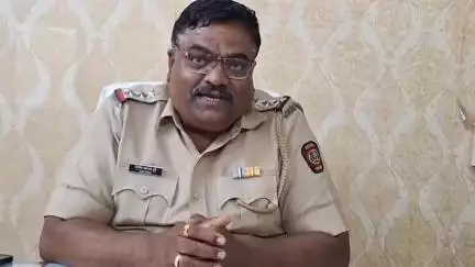 पंढरपूर: कौठाळी येथे डोळ्यात चटणी टाकून दोन गटात मारहाण केल्याने गुन्हा दाखल : ग्रामीण पोलीस ठाण्याचे पोलीस निरीक्षक शिरीष हुंबे