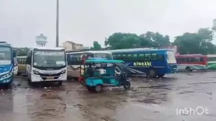 পুরুলিয়া ২: ট্রেড ইউনিয়ন গুলির ডাকা আজকের ধর্মঘটে সমস্যায় বাস যাত্রীরা পুরুলিয়া বাসস্ট্যান্ডে প্রতিক্রিয়া #jansamasya