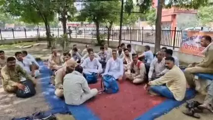 सिरसा: सिरसा में रोडवेज का चक्का जाम, हिसार रोड बस स्टैंड परिसर में रोडवेज यूनियन का धरना, मीडिया से हुए रूबरू