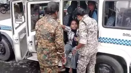 কোচবিহার ১: কোচবিহার সাগরদিঘী পারে বন্ধ সমর্থনকারীদের আটক করল কোতোয়ালি থানার পুলিশ