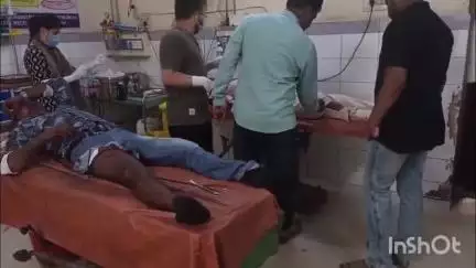 एटा: रिजोर कन्हैया के पास शिकोहाबाद जाते समय बाइक सवार पिता-पुत्र को मैक्स पिकअप ने मारी टक्कर, दोनों की हालत गंभीर