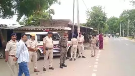 काको: बिहार बंद को लेकर प्रखंड के विभिन्न जगहों पर पुलिस कर्मियों की भारी तैनाती, SDPO ने लिया जायजा