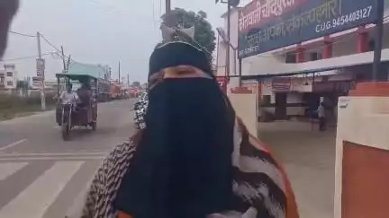 चांदपुर: चांदपुर में कंपोजिट प्राथमिक विद्यालय की प्रिंसिपल पर गंभीर आरोप, बच्चों से टॉयलेट साफ कराने का आरोप