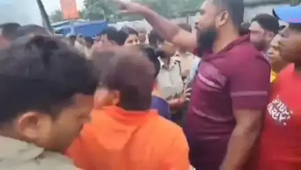 বারাবনী: ধর্মঘটকে কেন্দ্র করে তুমুল উত্তেজনা ছড়ালো আসানসোল সিটি বাসস্ট্যান্ডে, ঘটনাস্থলে পুলিশ