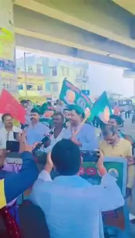 हरनौत बिहार बंद         बहनों को पीटा जा रहा है।       हरनौत।     प्रखंड क्षेत्र।