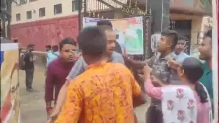 বালুরঘাট: বালুরঘাট কলেজে বন্ধ ঘিরে টিএমসিপি-AIDSO বাক বিতন্ডায়  চাঞ্চল্য, হস্তক্ষেপে পুলিশ