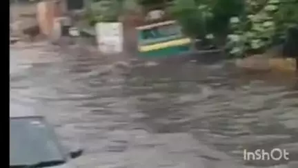 बागपत: एक घंटे तक मूसलाधार बारिश से दिल्ली सहारनपुर हाईवे पर सिसाना गांव के समीप 2 फीट पानी भरा, कई चालक गिरे