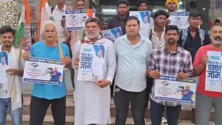 गया टाउन सीडी ब्लॉक: बिहार बंद के दौरान गया रेलवे जंक्शन पर कांग्रेस पार्टी द्वारा प्रदर्शन