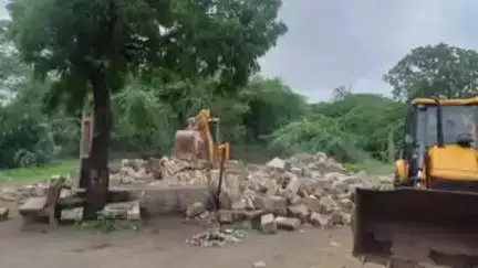 માણાવદર: માણાવદરનાં સરદારગઢમાં ગૌચરની જમીન પર 8 લોકોએ દબાણ કર્યું'તું