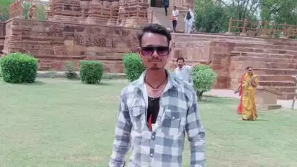 छतरपुर नगर: छतरपुर: सड़क हादसे में रिक्शा से टकराकर बाइक सवार युवक की मौत