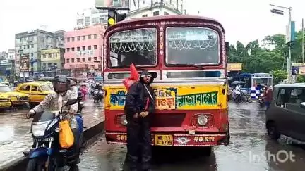 বালি-জগাছা: কেন্দ্রীয় সরকারের জন বিরোধী নীতির প্রতিবাদে হাওড়া ময়দানে অবরোধ