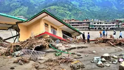 आपदा प्रभावितों की मदद के लिए आगे आई कक्षा 6वीं की छात्रा, गुल्लक तोड़कर इस तरह पहुंचाई मदद