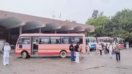 थानेसर: रोडवेज कर्मचारियों ने खोला मोर्चा, कुरुक्षेत्र में राष्ट्रव्यापी हड़ताल का दिखा मिला-जुला असर