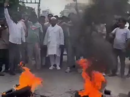 ठाकुरगंज: ठाकुरगंज में मतदाता सूची पुनरीक्षण अभियान के खिलाफ सड़क पर उतरे महागठबंधन नेता