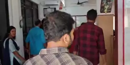കുന്നത്തൂർ: ദേശീയ പണിമുടക്ക്, ചക്കുവള്ളിയിൽ പ്രകടനം,തുറന്ന സ്ഥാപനങ്ങൾ ബലമായി അടപ്പിച്ചു