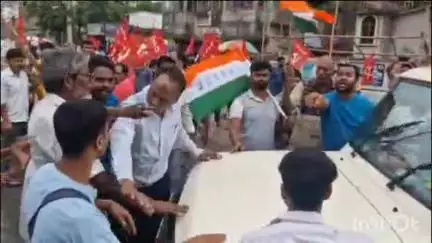 হরিশ্চন্দ্রপুর ১: বনধ কে কেন্দ্র করে মুখোমুখি বাম-তৃণমূল,
হরিশ্চন্দ্রপুর জুড়ে তীব্র উত্তেজনা