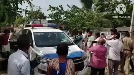 మహబూబాబాద్: మహబూబాబాద్ జిల్లాలో ఎన్ఐఏ సోదాలు,
నార్త్ ఇండియాలో దొరికిన పేలుడు పదార్థాలు జిల్లా నుండే సరఫరా అయినట్టు గుర్తింపు