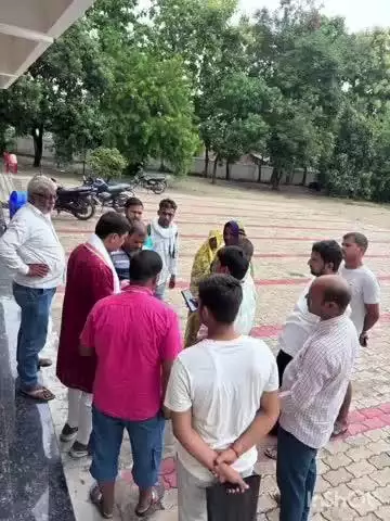 मेहदावल: कर्मा कला आवास पर मेहदावल के विधायक अनिल कुमार त्रिपाठी ने जनता दरबार लगाकर ग्रामीणों की समस्याएं सुनीं